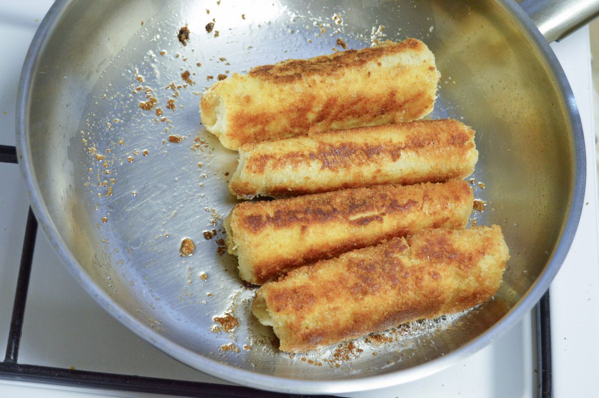 Mince & Cheese Bread Roll Ups - Love To Cook