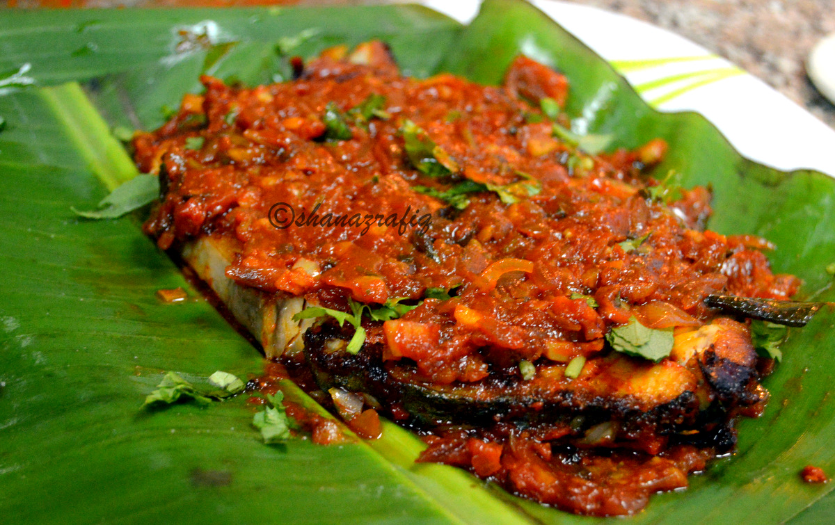 Meen Pullichattu ~ Fish cooked in Banana leaves - Seafood - Shanaz ...