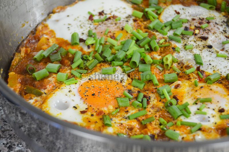 Easy Way To Make Shakshuka - Poached Eggs In Spicy Tomato Sauce